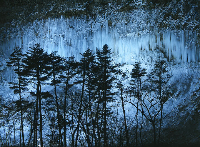 夜景に輝く白川氷柱群©(一社）木曽おんたけ観光局