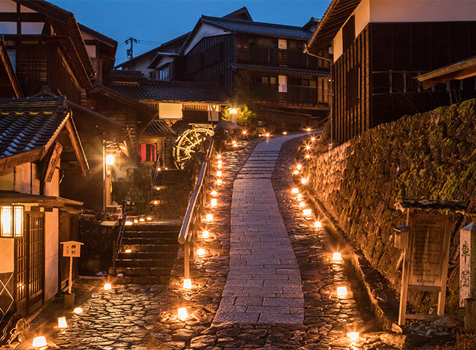 『灯街道』　（馬籠宿）荻山 清和