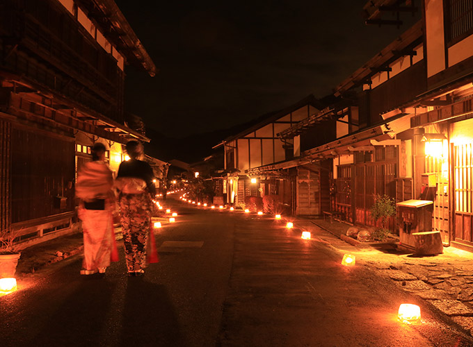 『宿場の灯りに誘われて』　（妻籠宿）鈴木 典久