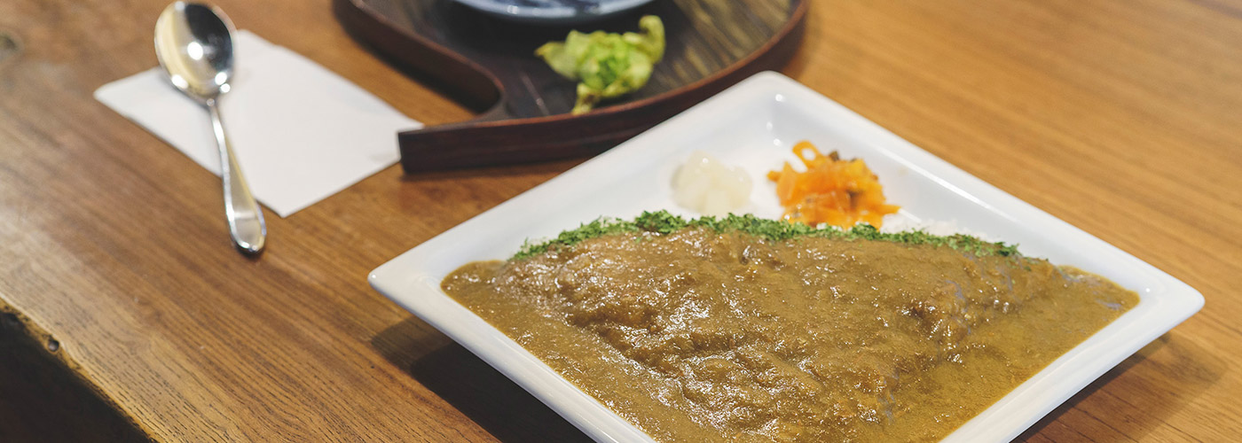 カレーと自慢のコーヒー